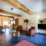 Semesterbostad Spacious Apartment In A 16Th-Century Castle Aywaille