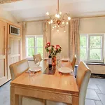 Spacious Apartment In A 16Th-Century Castle *