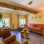 Semesterbostad Spacious Apartment In A 16Th-Century Castle *