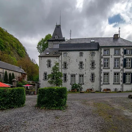 Castle Near River Ambleve Эвей