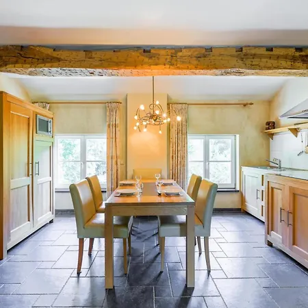 Дом отдыха Castle Near River Ambleve