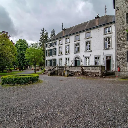 Spacious Apartment In A 16Th-Century Castle Semesterbostad Aywaille