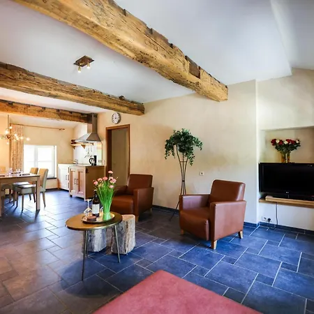 Feriehus Spacious In A 16th-century Castle Aywaille