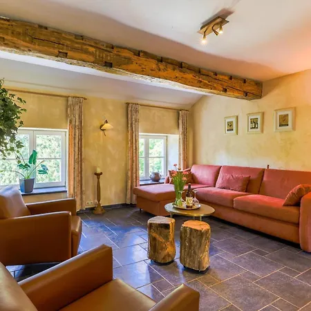 Дом отдыха Castle Near River Ambleve *