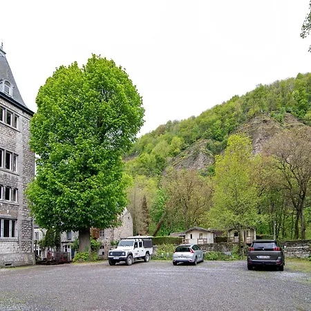 Spacious Apartment In A 16Th-Century Castle 度假居