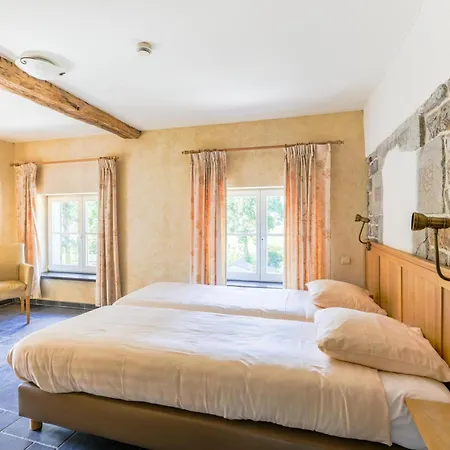 Дом отдыха Castle Near River Ambleve