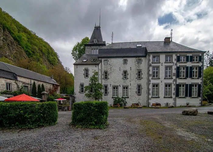 Spacious Apartment In A 16Th-Century Castle 艾韦