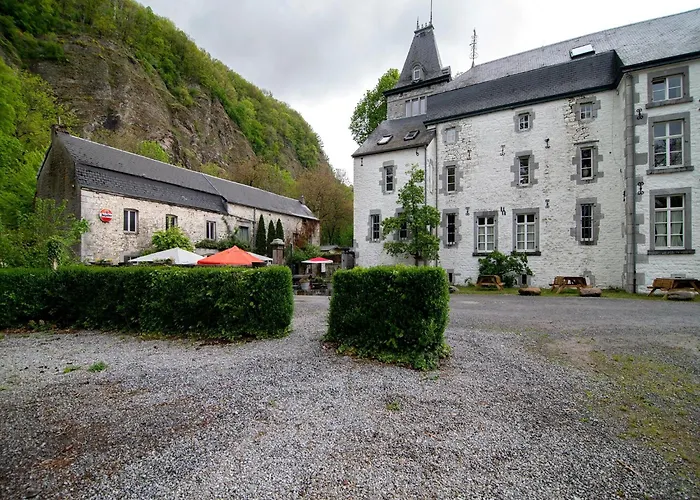 Spacious Apartment In A 16Th-Century Castle * 艾韦