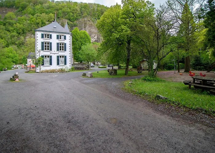 Spacious Apartment In A 16Th-Century Castle