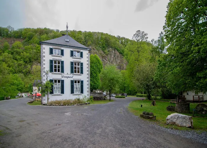 Spacious Apartment In A 16Th-Century Castle *