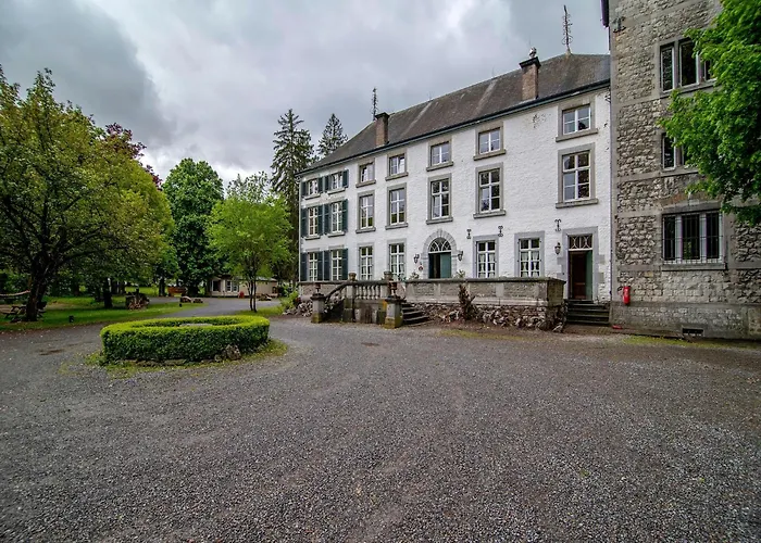 Spacious Apartment In A 16Th-Century Castle 度假居 艾韦