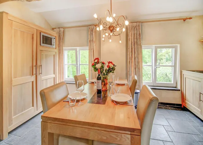 Spacious Apartment In A 16Th-Century Castle *