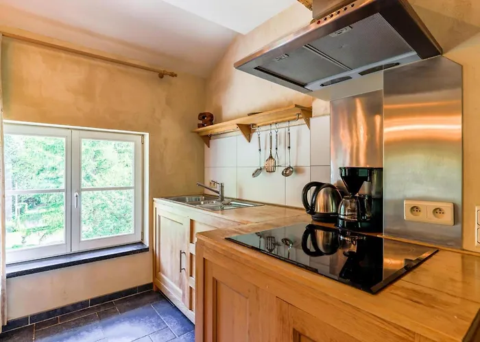 Spacious Apartment In A 16Th-Century Castle 度假居 *