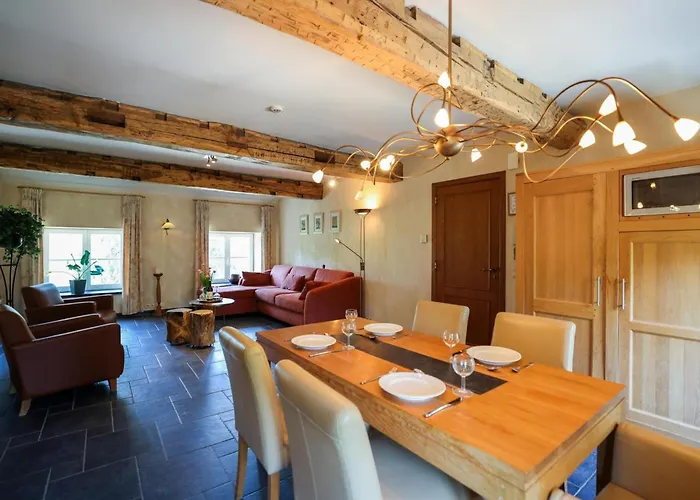 Spacious Apartment In A 16Th-Century Castle 度假居 *